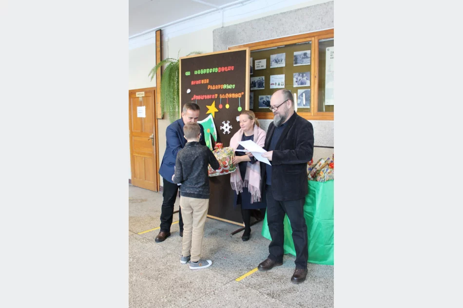XIII Międzyszkolny Konkurs Plastyczny „Świąteczny łańcuch” w SP nr 3 - zdjęcie 14