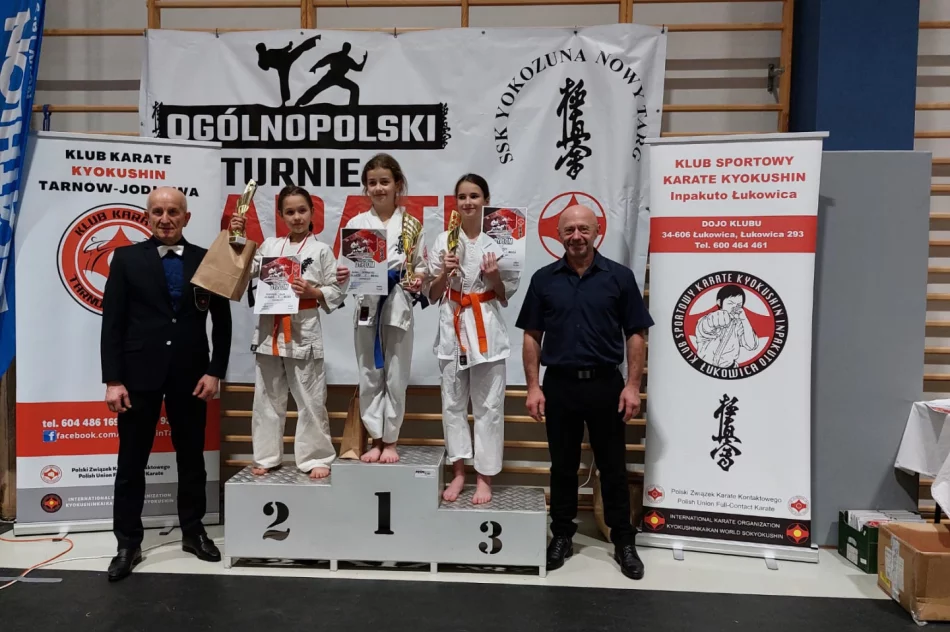 21 medali oraz trzecie miejsce w klasyfikacji drużynowej wywalczyli pod Tatrami karatecy ARS Limanowa – JONIEC Team - zdjęcie 7