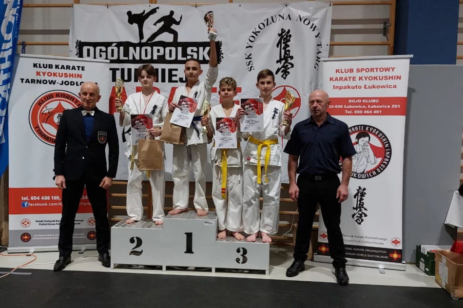 21 medali oraz trzecie miejsce w klasyfikacji drużynowej wywalczyli pod Tatrami karatecy ARS Limanowa – JONIEC Team - zdjęcie 9