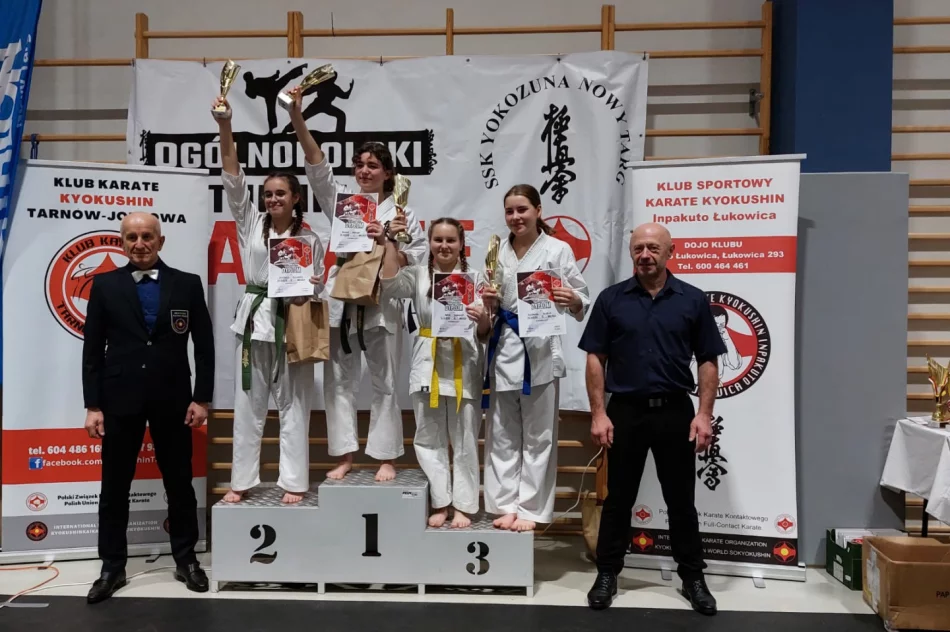 21 medali oraz trzecie miejsce w klasyfikacji drużynowej wywalczyli pod Tatrami karatecy ARS Limanowa – JONIEC Team - zdjęcie 12
