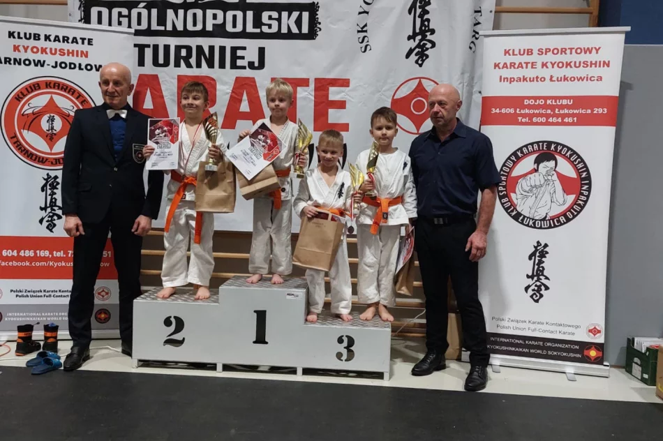 21 medali oraz trzecie miejsce w klasyfikacji drużynowej wywalczyli pod Tatrami karatecy ARS Limanowa – JONIEC Team - zdjęcie 15
