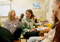 „Rel" Młodzieżowym Słowem Roku 2023 - zdjęcie główne