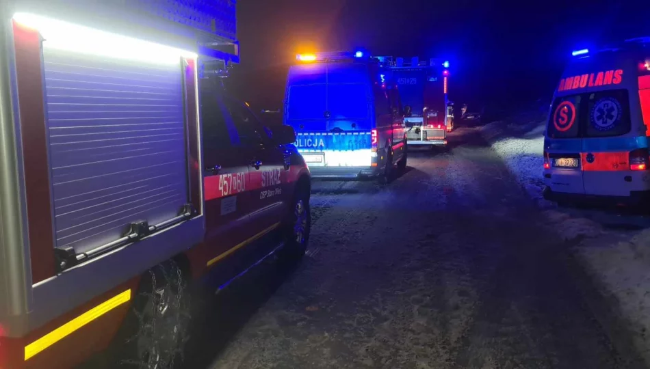 Czołowo-boczne zderzenie samochodów. Jedna osoba poszkodowana - zdjęcie 1