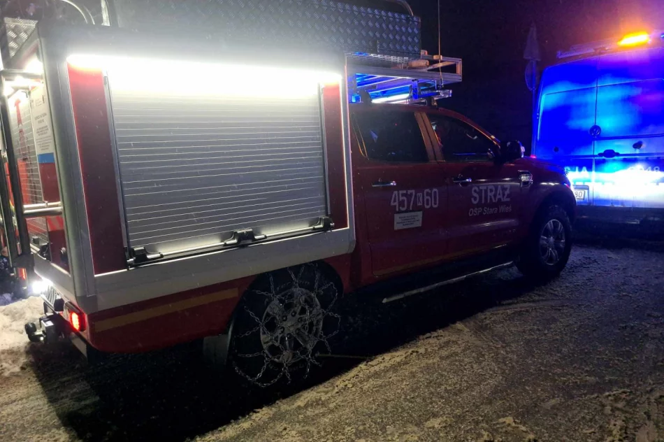 Czołowo-boczne zderzenie samochodów. Jedna osoba poszkodowana - zdjęcie 2