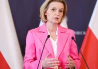 B. Socha o 800+ dla os. pracujących: rodzice, którzy będą tracić pracę, będą dodatkowo karani odebraniem świadczeń - zdjęcie główne