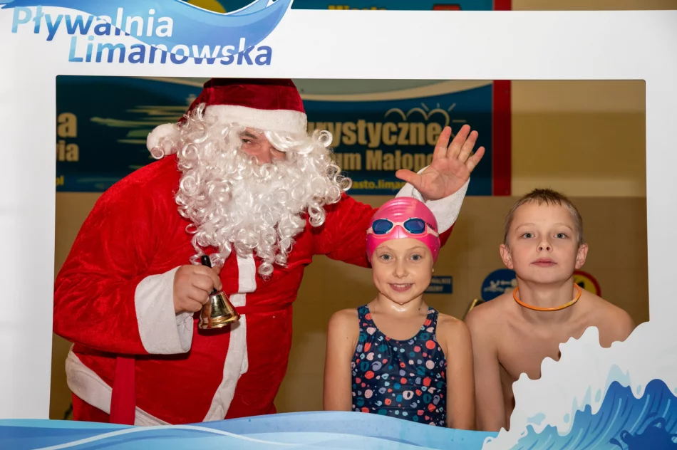 Magiczne Mikołajki na Pływalni Limanowskiej - zdjęcie 16