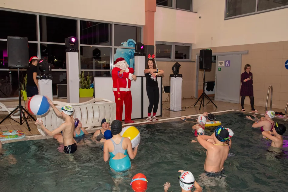 Magiczne Mikołajki na Pływalni Limanowskiej - zdjęcie 17