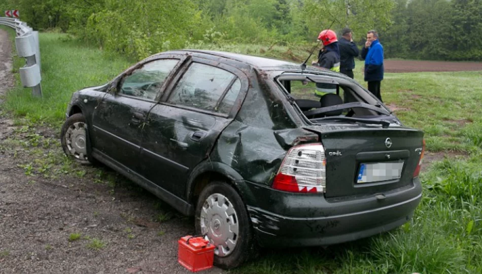 Samochód wpadł do rowu - zdjęcie 1