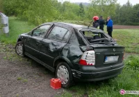 Samochód wpadł do rowu - zdjęcie główne