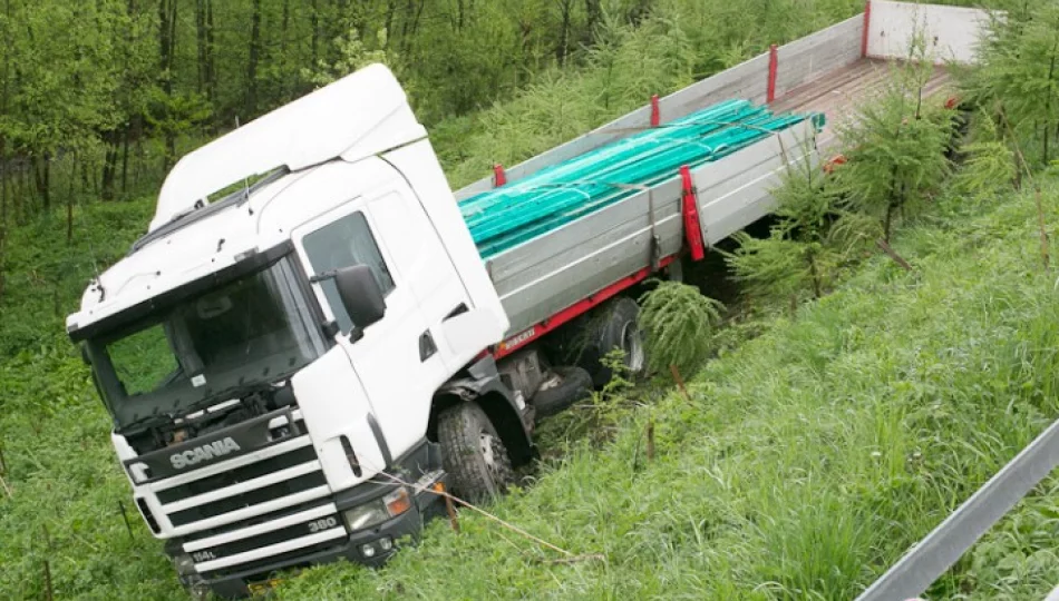 Ciężarówka jechała za szybko - zdjęcie 1