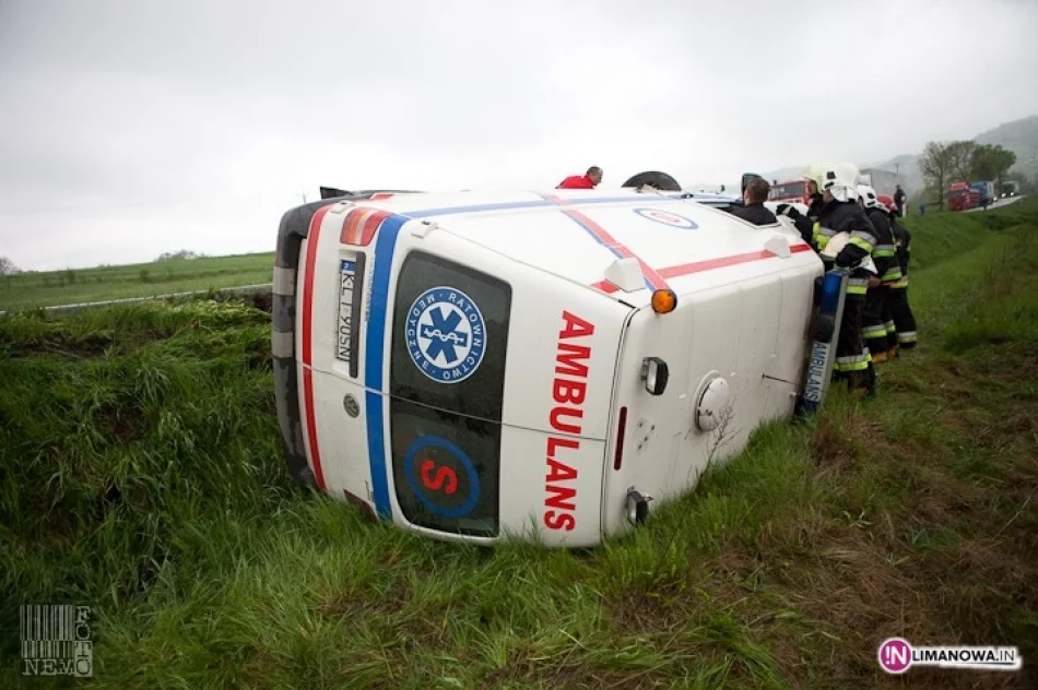 Wypadek karetki w drodze na pomoc - zdjęcie 2