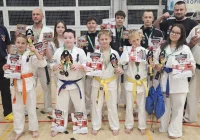 12 medali dla zawodników Limanowskiego Klubu Kyokushin Karate na Makroregionie Południowym oraz Turnieju o Puchar Dębu „Bartek” - zdjęcie główne