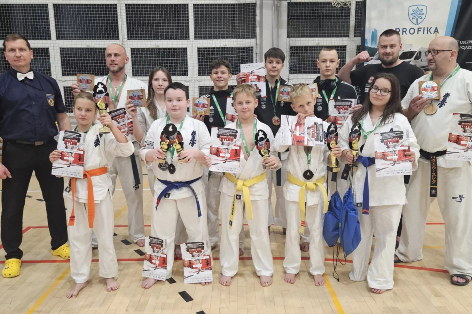 12 medali dla zawodników Limanowskiego Klubu Kyokushin Karate na Makroregionie Południowym oraz Turnieju o Puchar Dębu „Bartek” - zdjęcie 2
