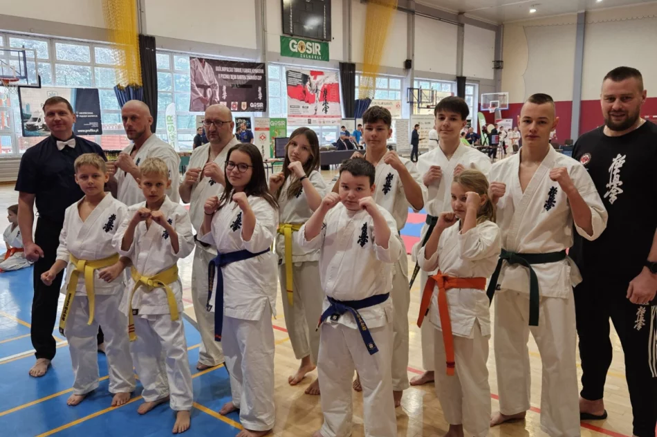 12 medali dla zawodników Limanowskiego Klubu Kyokushin Karate na Makroregionie Południowym oraz Turnieju o Puchar Dębu „Bartek” - zdjęcie 3