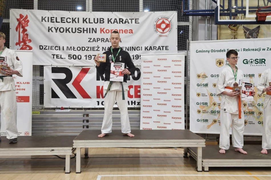 12 medali dla zawodników Limanowskiego Klubu Kyokushin Karate na Makroregionie Południowym oraz Turnieju o Puchar Dębu „Bartek” - zdjęcie 12