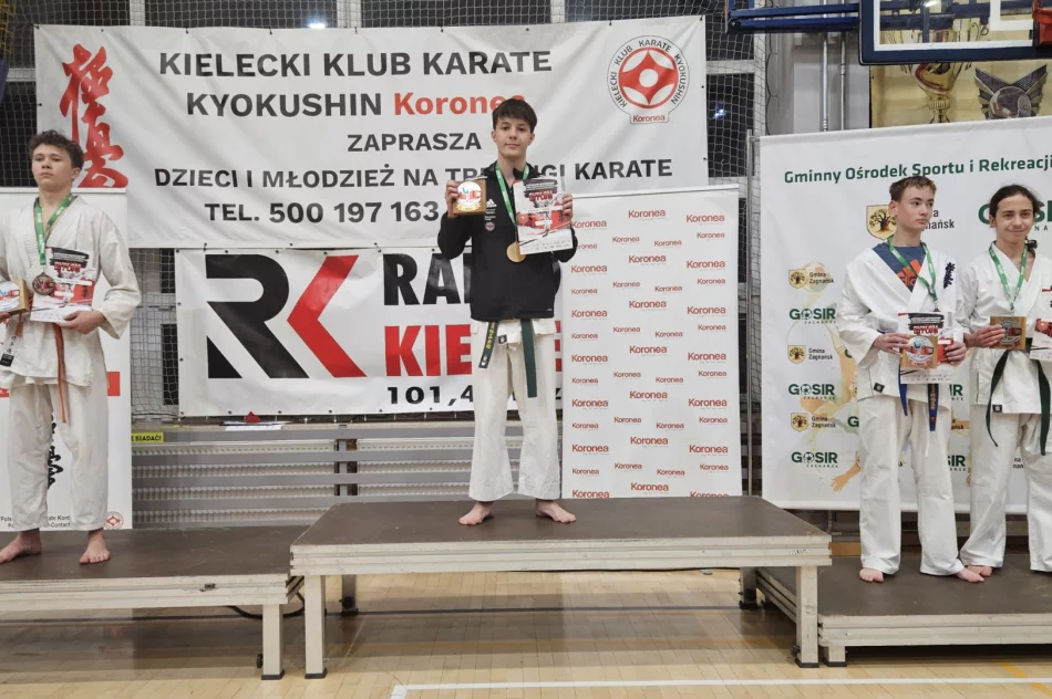 12 medali dla zawodników Limanowskiego Klubu Kyokushin Karate na Makroregionie Południowym oraz Turnieju o Puchar Dębu „Bartek” - zdjęcie 13