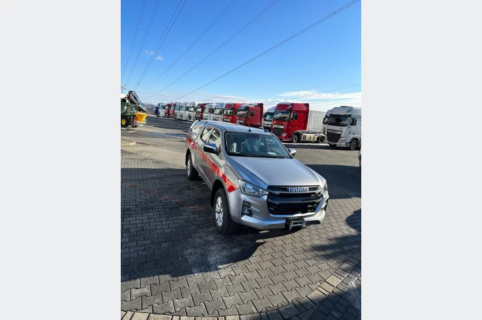 Specjalistyczny Isuzu dla lokalnej jednostki OSP - zdjęcie 5