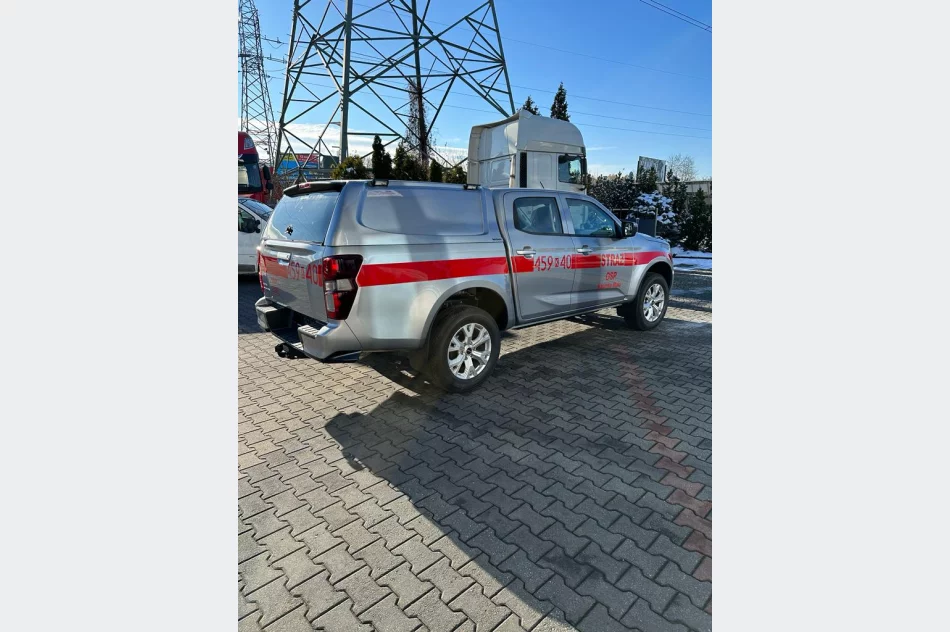 Specjalistyczny Isuzu dla lokalnej jednostki OSP - zdjęcie 6