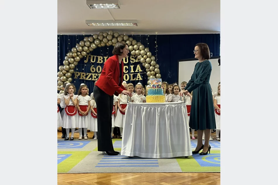 Uroczyście świętowano 60-lecie utworzenia Miejskiego Przedszkola nr 1 - zdjęcie 5