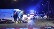 Pojazd dostawczy zderzył się z osobówką, dwie osoby ranne. Lądował LPR - zdjęcie 2