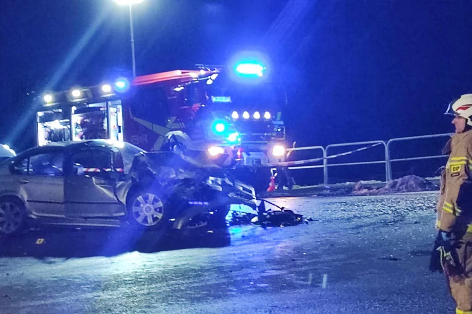 Pojazd dostawczy zderzył się z osobówką, dwie osoby ranne. Lądował LPR - zdjęcie 7