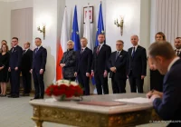 Mniej liczny rząd i dwa „superresorty” - w środę premier przedstawi nową Radę Ministrów - zdjęcie główne