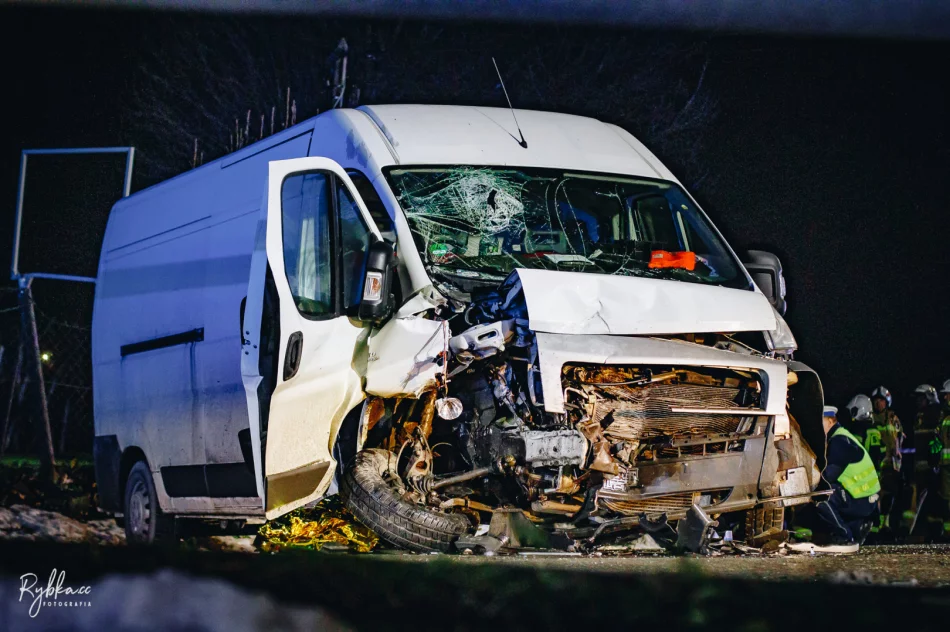 Wypadek w Janowicach: 46-latek nie ustąpił pierwszeństwa - zdjęcie 9