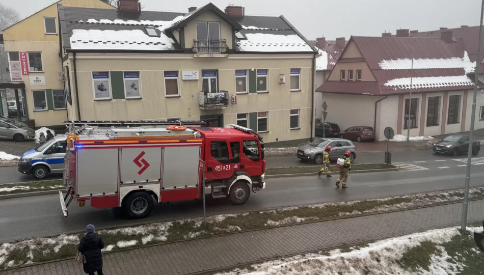 Strażacy usuwają plamę substancji ropopochodnej na ulicach Limanowej - zdjęcie 1