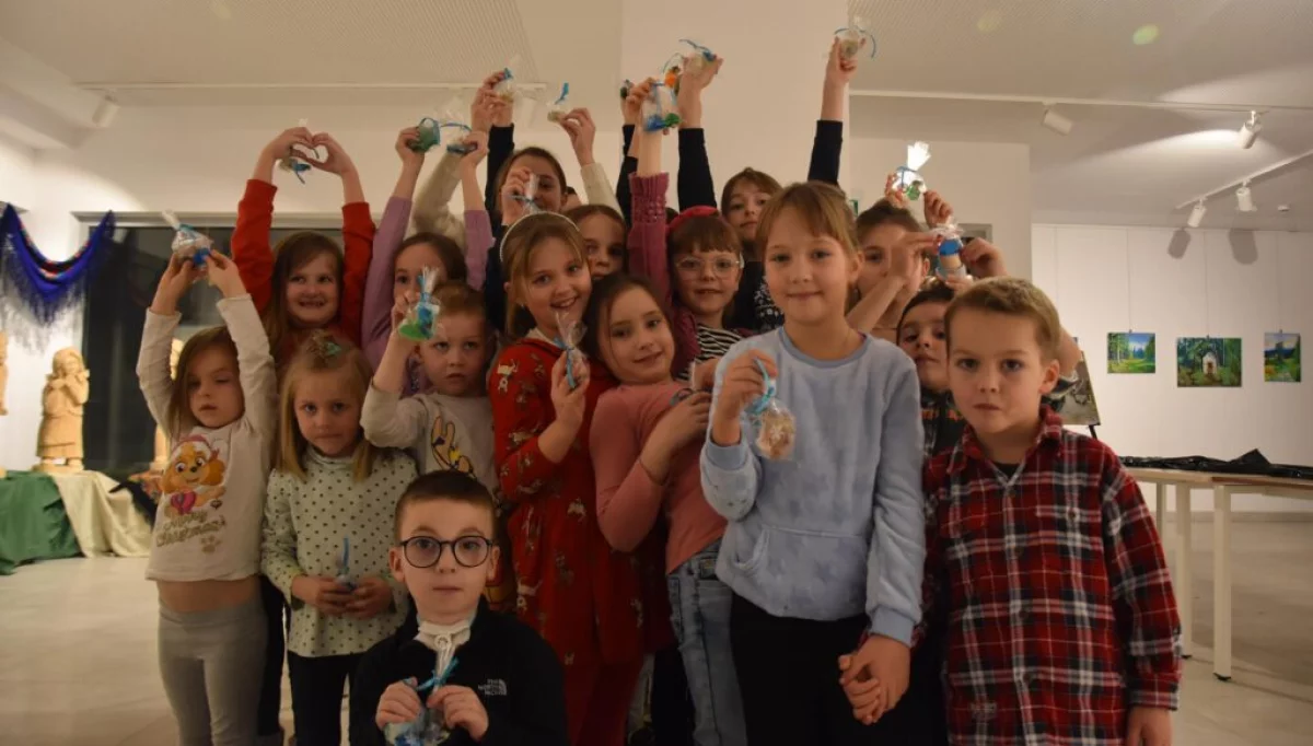 Warsztaty „świąteczne mydełka” w Miejskiej Bibliotece Publicznej