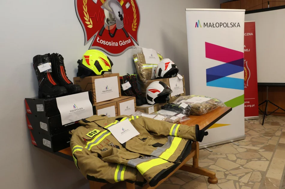 Konkurs „Małopolskie OSP 2023” – zakupiono umundurowanie dla OSP Łososina Górna i OSP Limanowa - zdjęcie 3
