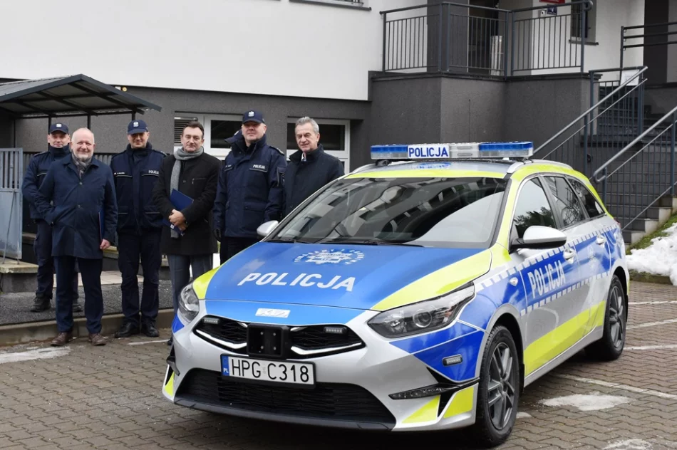 Nowy radiowóz z nowym oznakowaniem w Limanowej - zdjęcie 3