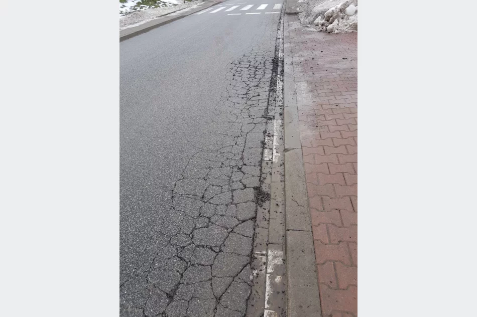Droga rozpada się po czterech latach - zdjęcie 2