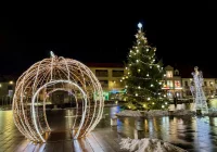 Rynek w Limanowej w świątecznej iluminacji - zdjęcie główne