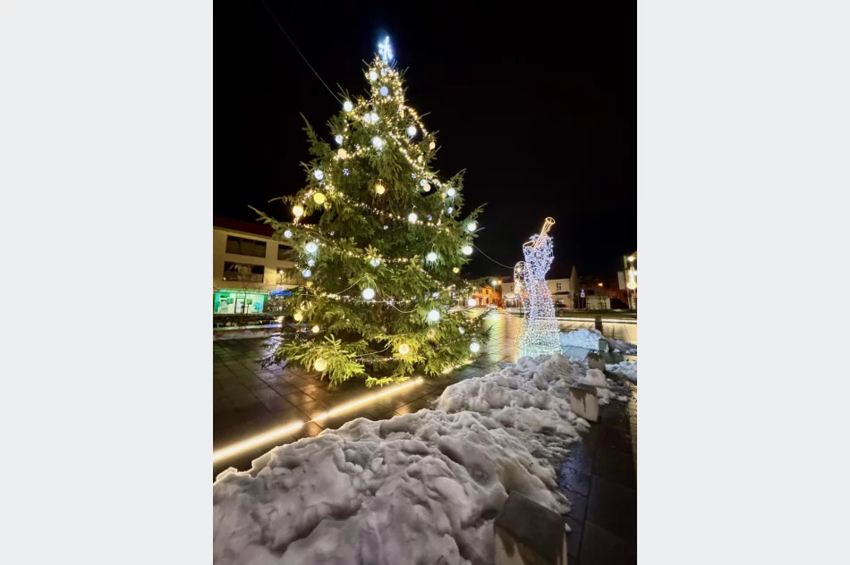 Rynek w Limanowej w świątecznej iluminacji - zdjęcie 5