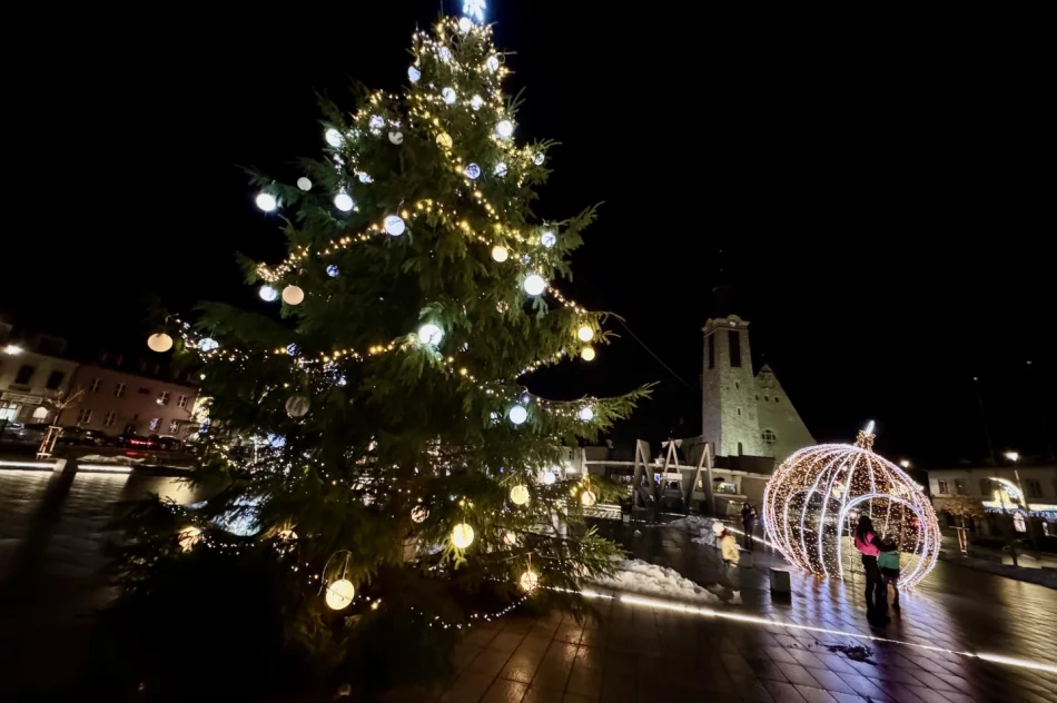 Rynek w Limanowej w świątecznej iluminacji - zdjęcie 6