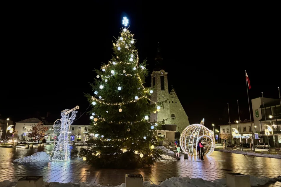 Rynek w Limanowej w świątecznej iluminacji - zdjęcie 16
