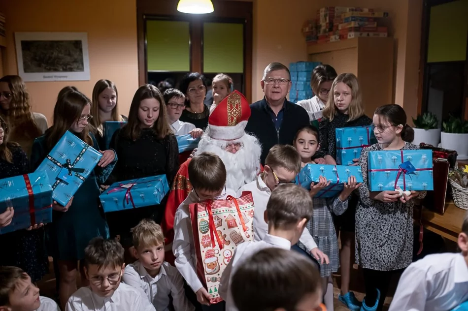 Z prezentami dla dzieci w Żmiącej (ZDJĘCIA) - zdjęcie 5