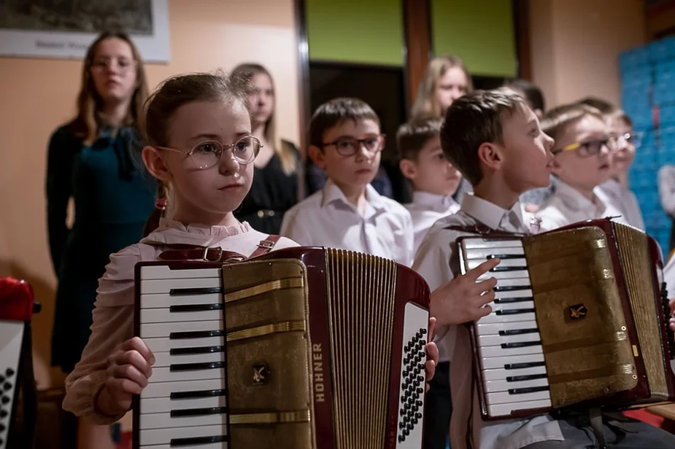 Z prezentami dla dzieci w Żmiącej (ZDJĘCIA) - zdjęcie 16