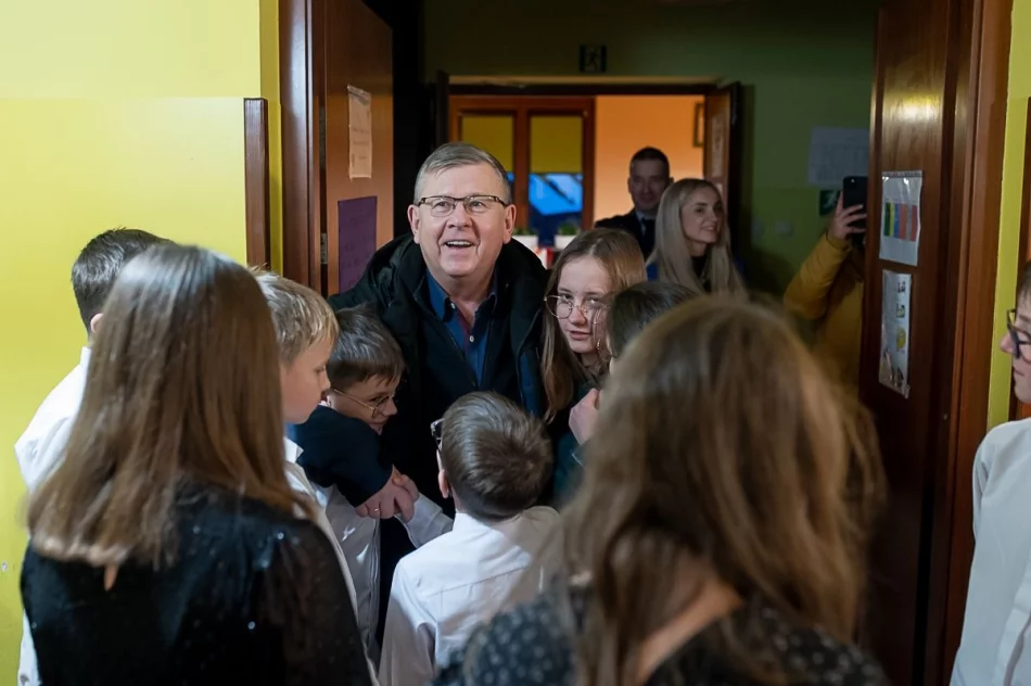 Z prezentami dla dzieci w Żmiącej (ZDJĘCIA) - zdjęcie 18