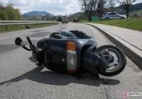 Wypadek kierowcy skutera i kolizja - zdjęcie główne