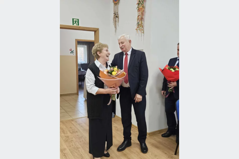 Spotkanie wigilijne połączone z Jubileuszem 8- lecia działalności Dziennego Domu ,, Senior+” - zdjęcie 3