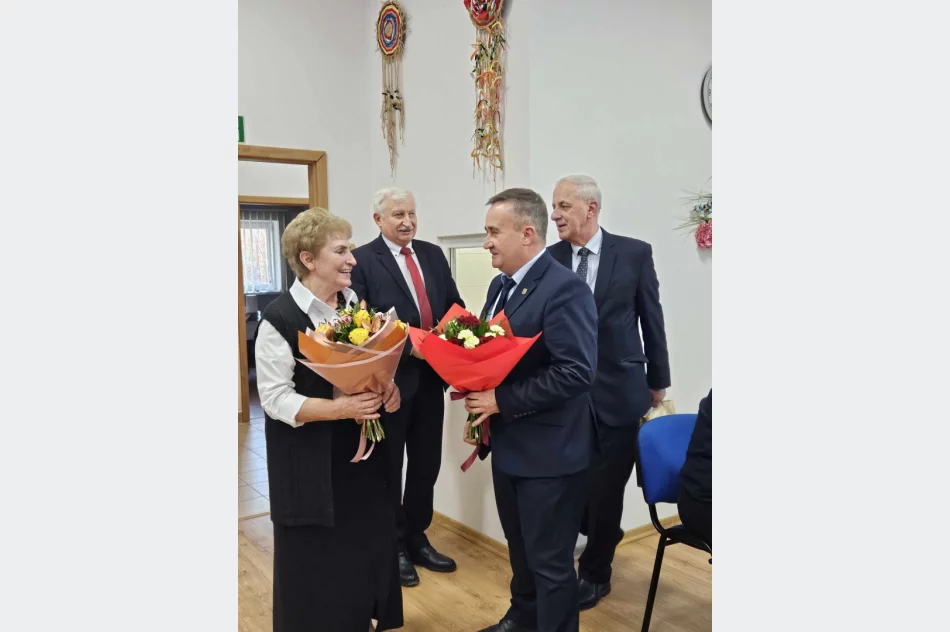 Spotkanie wigilijne połączone z Jubileuszem 8- lecia działalności Dziennego Domu ,, Senior+” - zdjęcie 4
