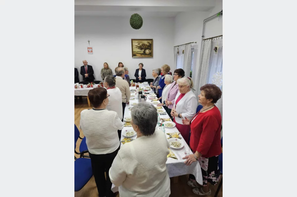 Spotkanie wigilijne połączone z Jubileuszem 8- lecia działalności Dziennego Domu ,, Senior+” - zdjęcie 8