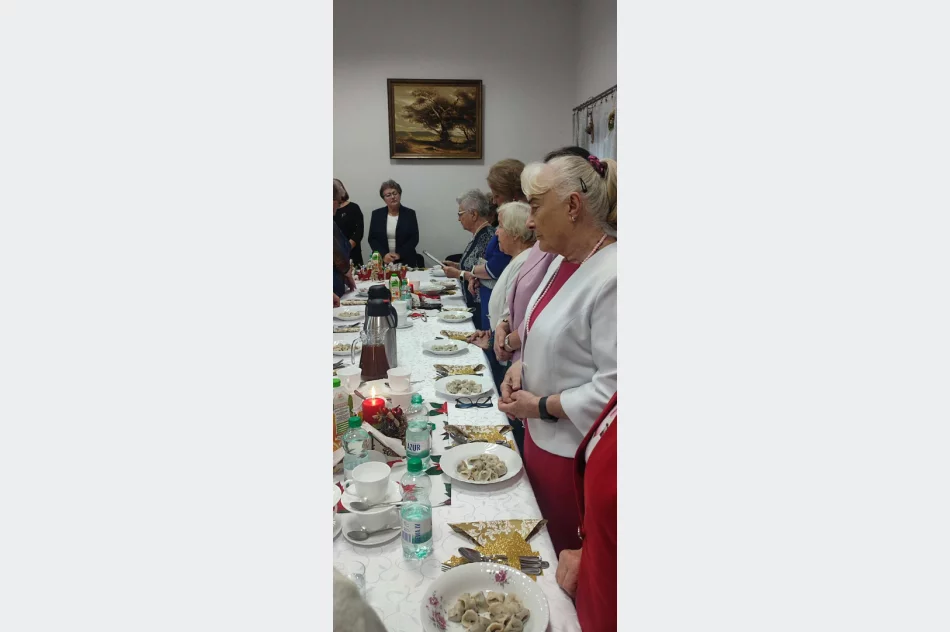 Spotkanie wigilijne połączone z Jubileuszem 8- lecia działalności Dziennego Domu ,, Senior+” - zdjęcie 12