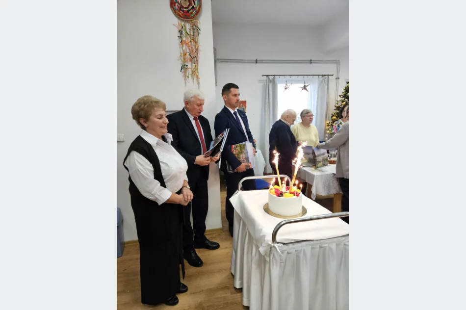 Spotkanie wigilijne połączone z Jubileuszem 8- lecia działalności Dziennego Domu ,, Senior+” - zdjęcie 14