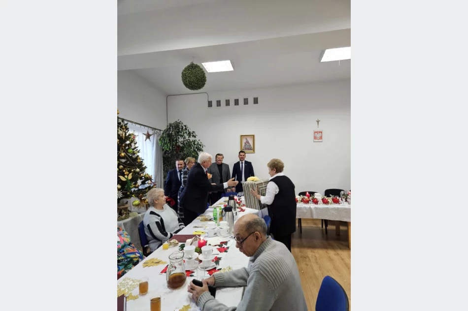 Spotkanie wigilijne połączone z Jubileuszem 8- lecia działalności Dziennego Domu ,, Senior+” - zdjęcie 16
