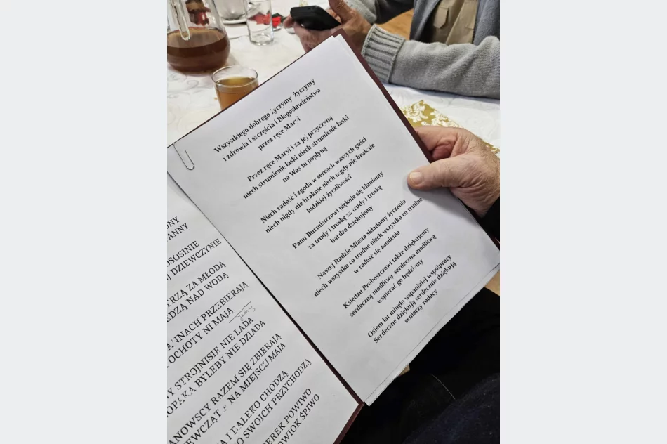 Spotkanie wigilijne połączone z Jubileuszem 8- lecia działalności Dziennego Domu ,, Senior+” - zdjęcie 17