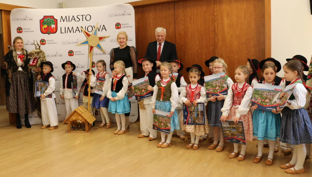 Przedszkolaki z kolędą i życzeniami przybyły do Urzędu Miasta Limanowa
