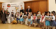 Przedszkolaki z kolędą i życzeniami przybyły do Urzędu Miasta Limanowa - zdjęcie 3
