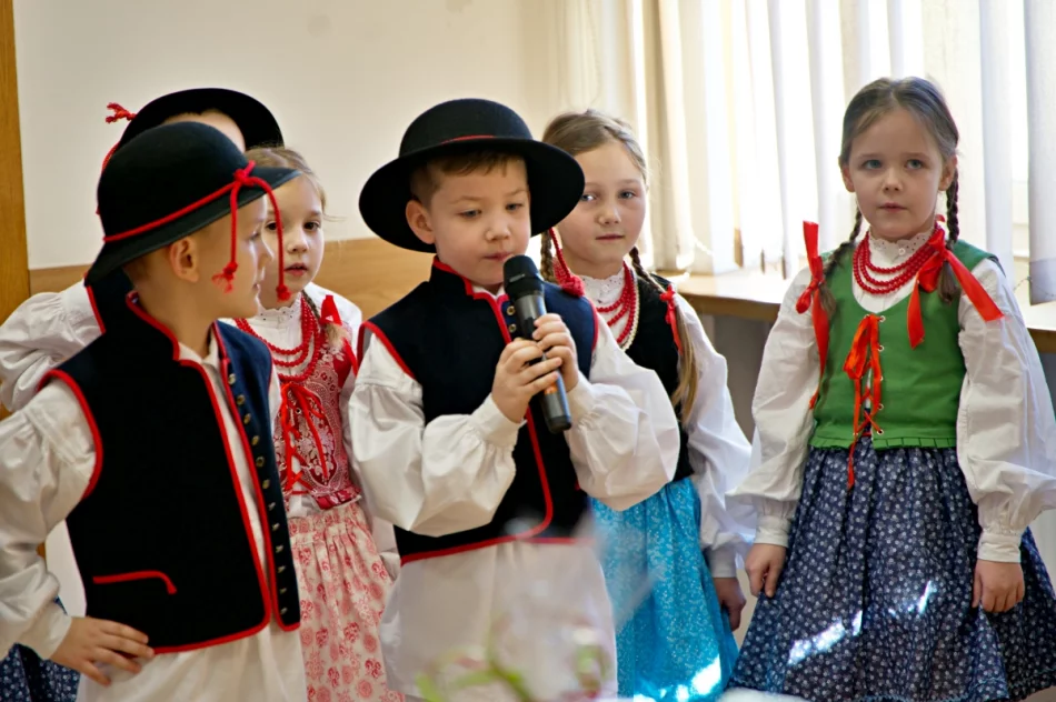 Kolędowanie przedszkolaków w Urzędzie Miasta  - zdjęcie 7